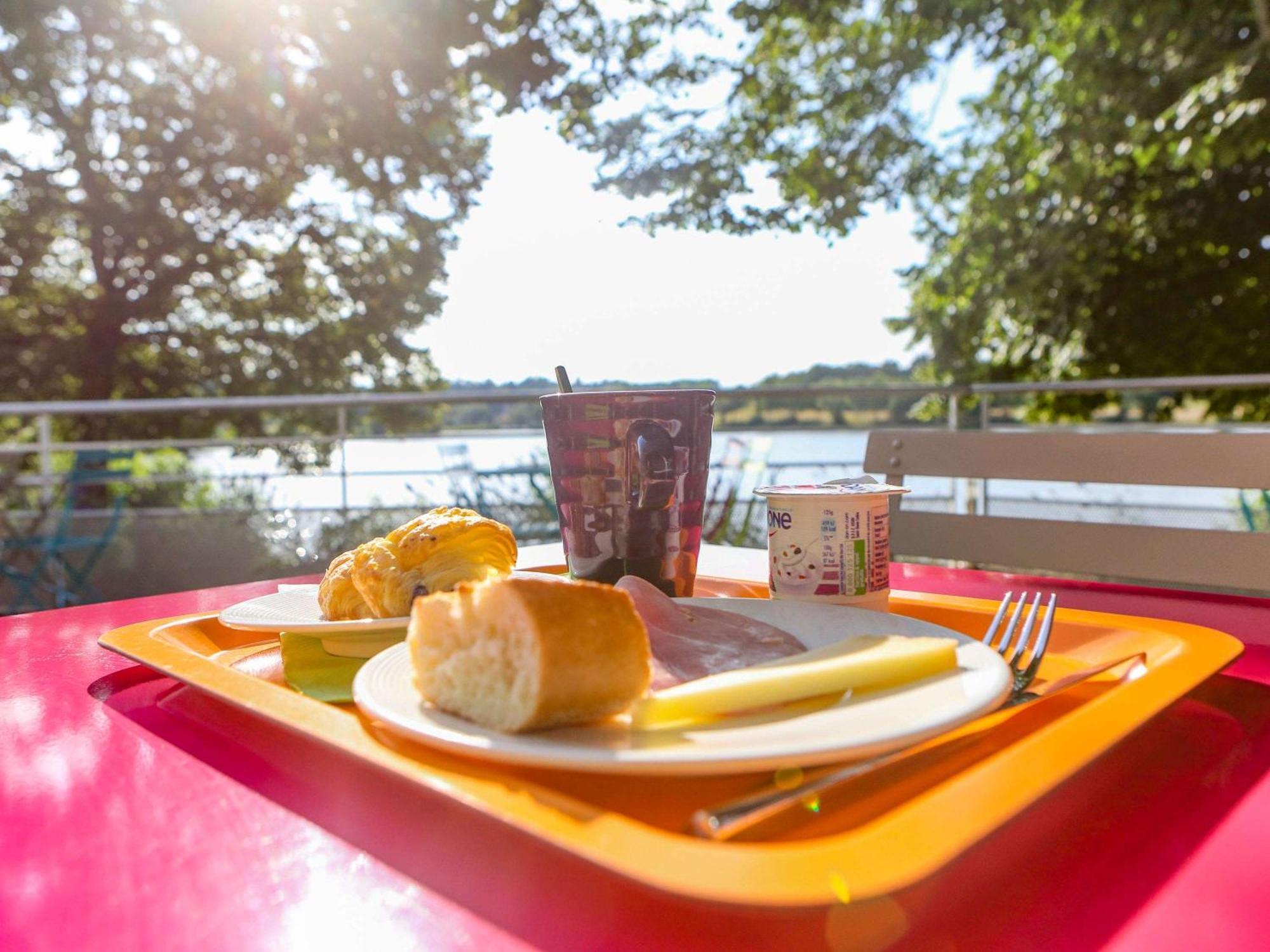 Hotel Ibis Styles Bourbon Lancy Exteriér fotografie